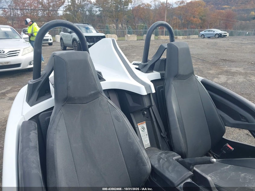2021 Polaris Slingshot S With Technology Package VIN: 57XAATHD8M8147563 Lot: 43562466