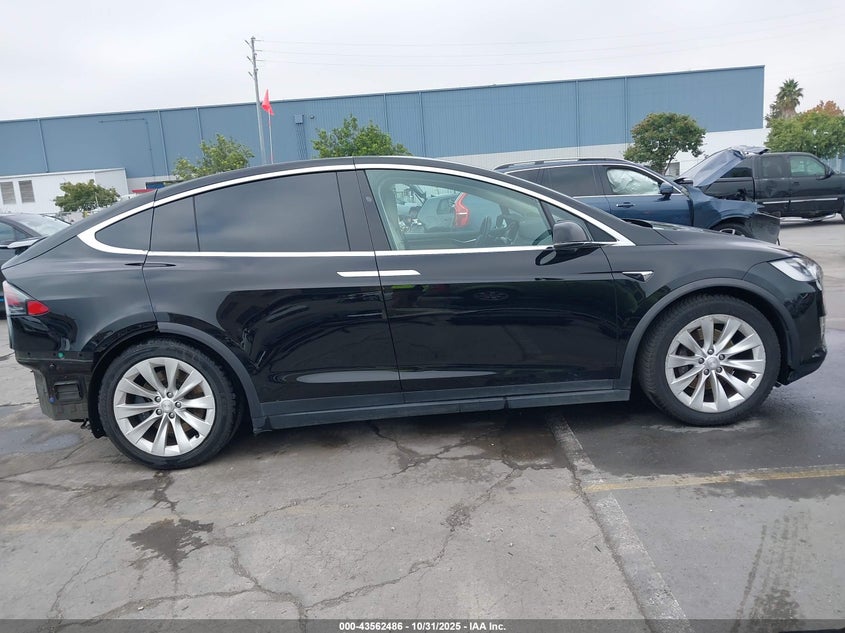 2017 Tesla Model X 100D/75D/90D VIN: 5YJXCBE27HF079059 Lot: 43562486