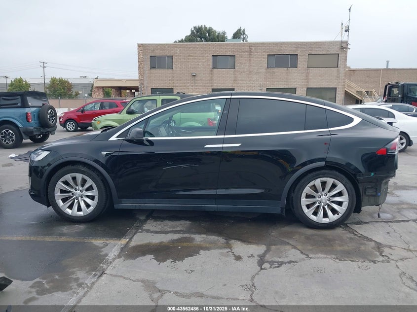2017 Tesla Model X 100D/75D/90D VIN: 5YJXCBE27HF079059 Lot: 43562486