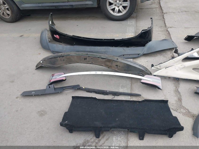 2017 Tesla Model X 100D/75D/90D VIN: 5YJXCBE27HF079059 Lot: 43562486