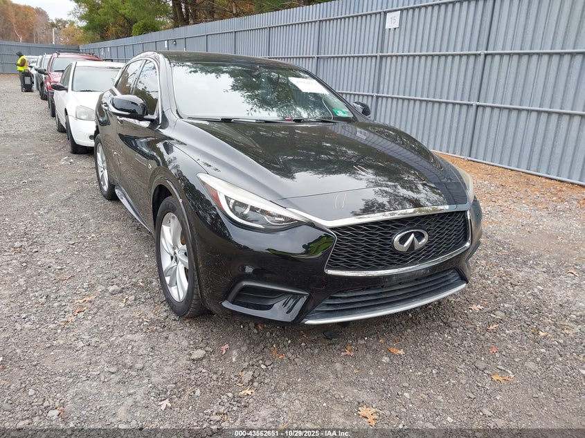 INFINITI QX30 LUXURY