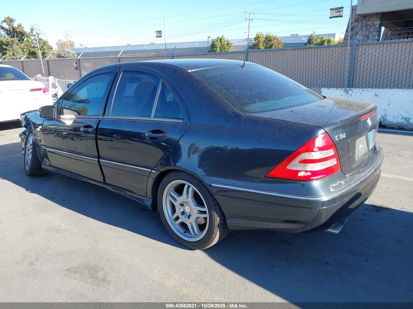 WDBRF65JX3F379891 2003 MERCEDES-BENZ C-KLASSE AMG photo no. 3