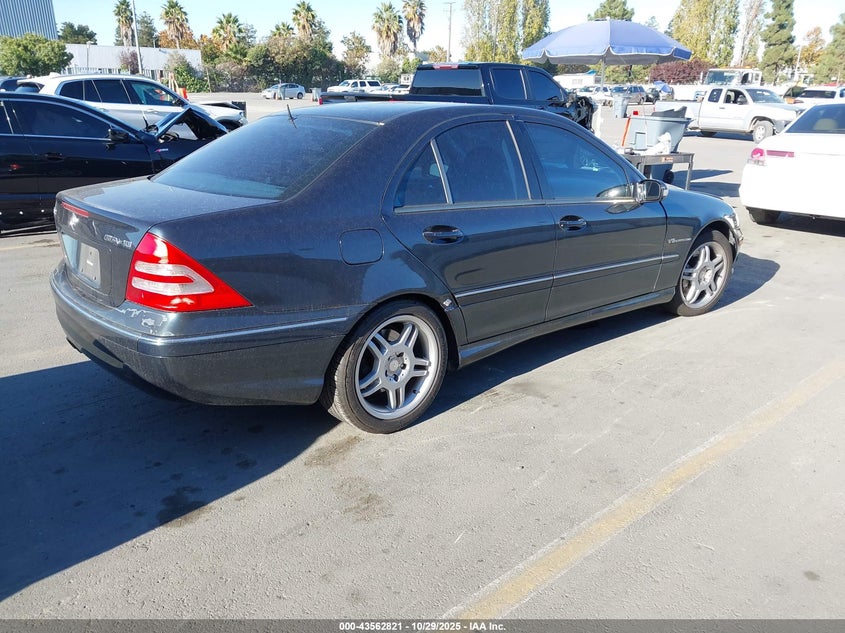 WDBRF65JX3F379891 2003 MERCEDES-BENZ C-KLASSE AMG photo no. 4