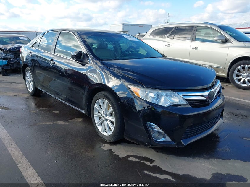 TOYOTA CAMRY HYBRID XLE