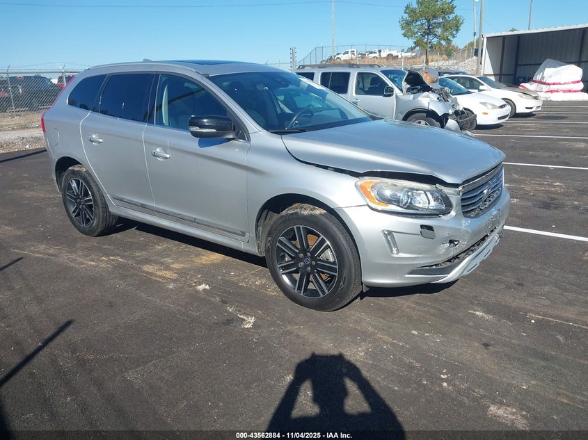 2017 VOLVO XC60 T5 DYNAMIC - YV440MDR5H2077722