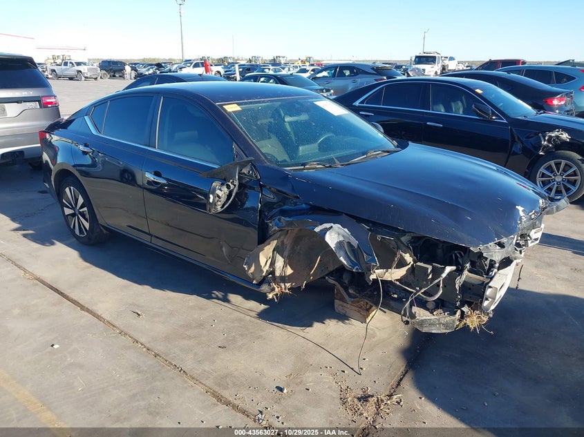 NISSAN ALTIMA SV FWD