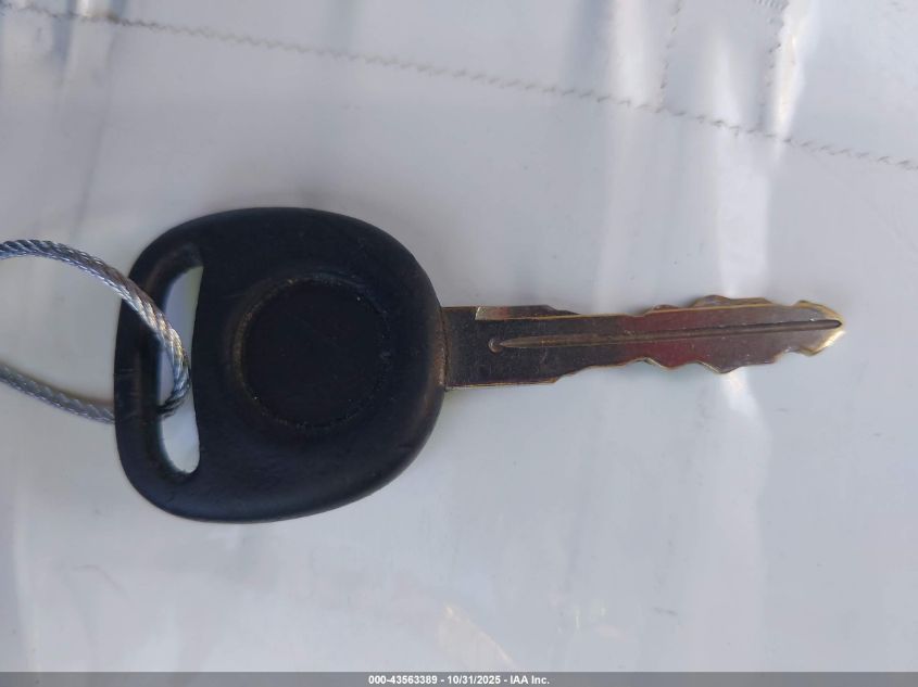 2002 Cadillac Escalade Standard VIN: 1GYEC63T52R104952 Lot: 43563389