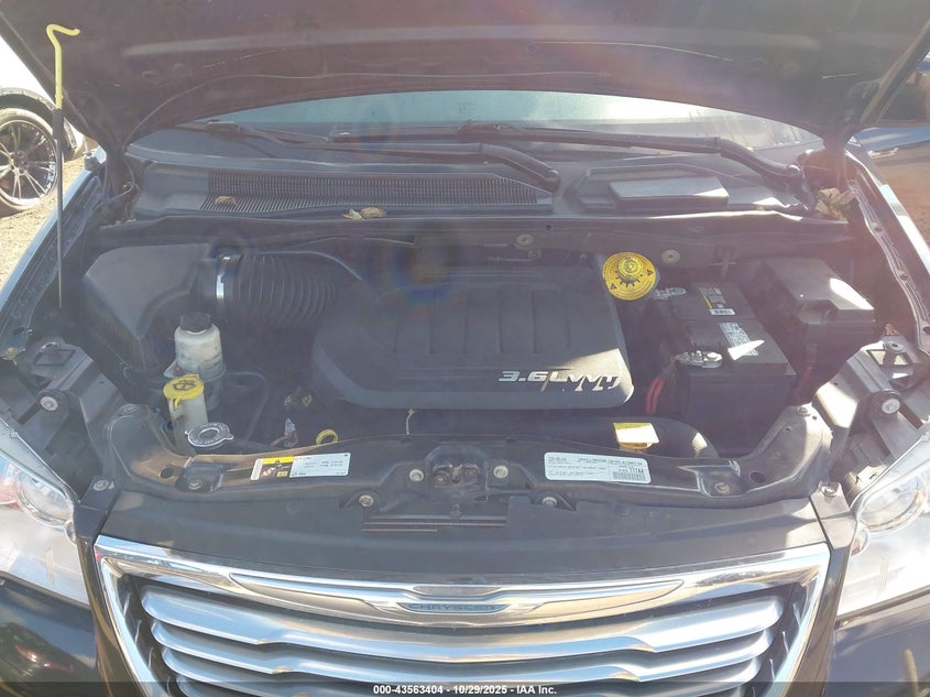 2015 Chrysler Town & Country Touring VIN: 2C4RC1BG0FR715793 Lot: 43563404