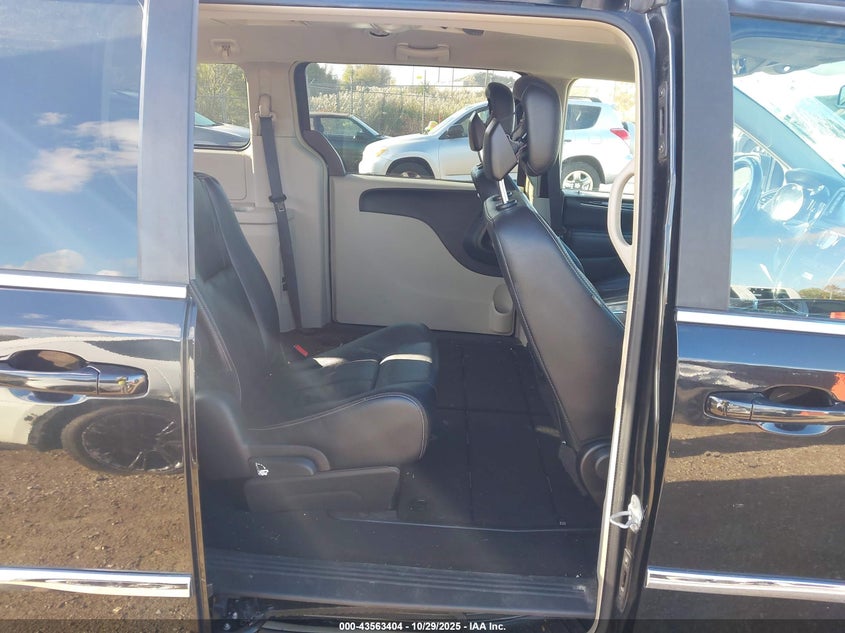 2015 Chrysler Town & Country Touring VIN: 2C4RC1BG0FR715793 Lot: 43563404