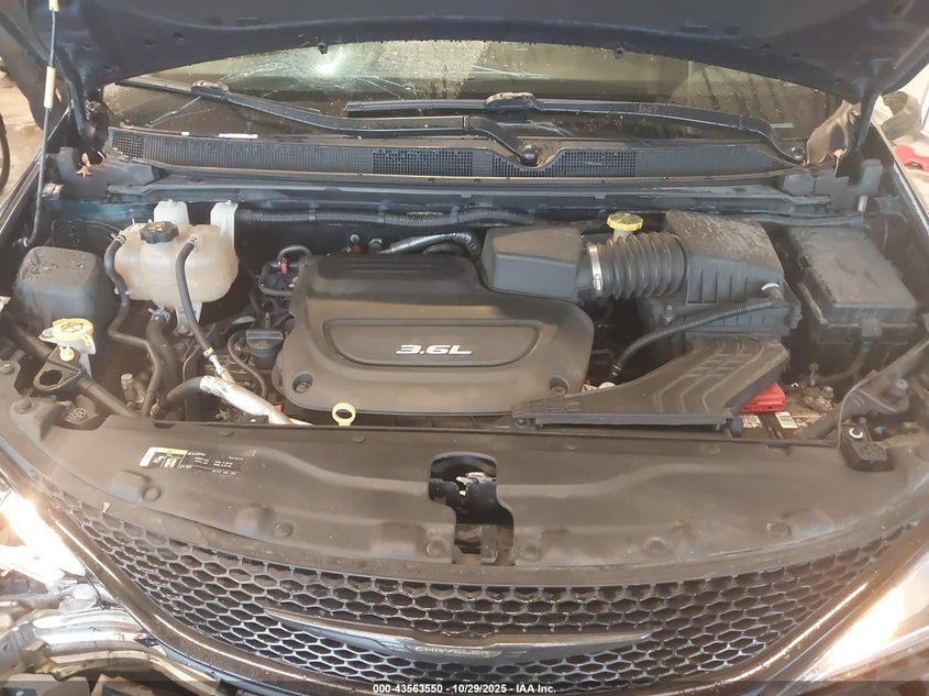 2018 Chrysler Pacifica Touring Plus VIN: 2C4RC1FG5JR315165 Lot: 43563550