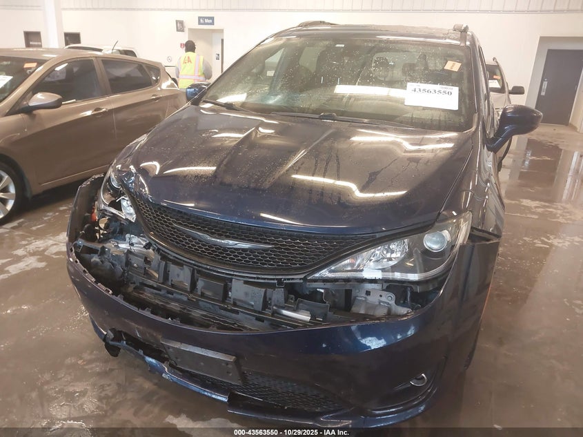 2018 Chrysler Pacifica Touring Plus VIN: 2C4RC1FG5JR315165 Lot: 43563550