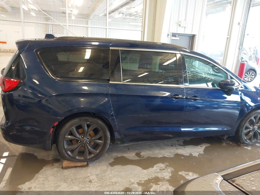 2018 Chrysler Pacifica Touring Plus VIN: 2C4RC1FG5JR315165 Lot: 43563550