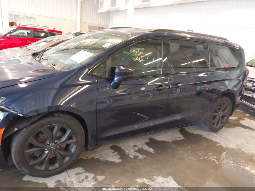 2018 Chrysler Pacifica Touring Plus VIN: 2C4RC1FG5JR315165 Lot: 43563550