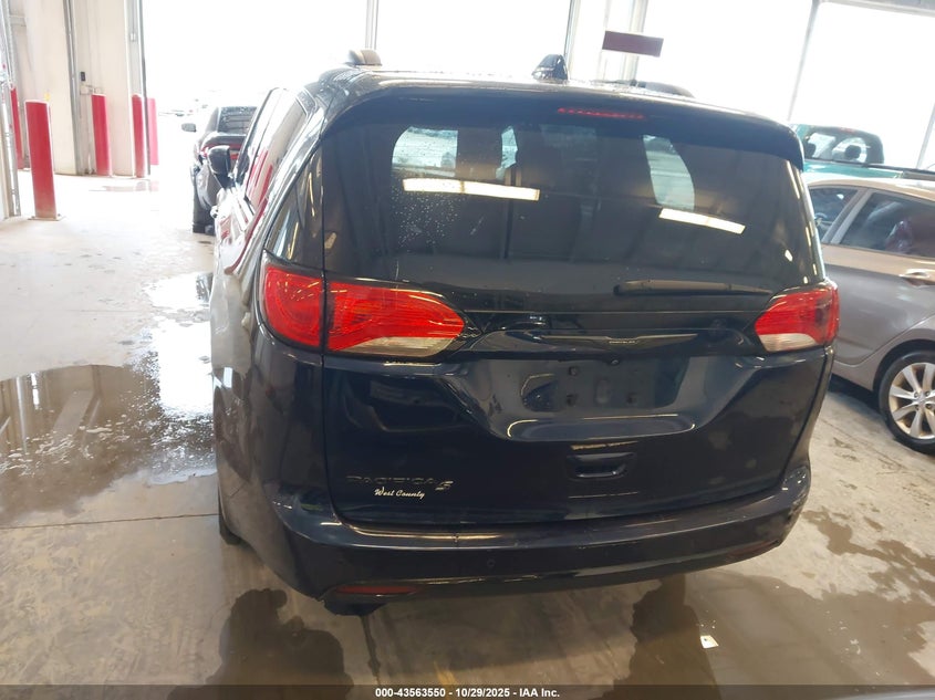 2018 Chrysler Pacifica Touring Plus VIN: 2C4RC1FG5JR315165 Lot: 43563550