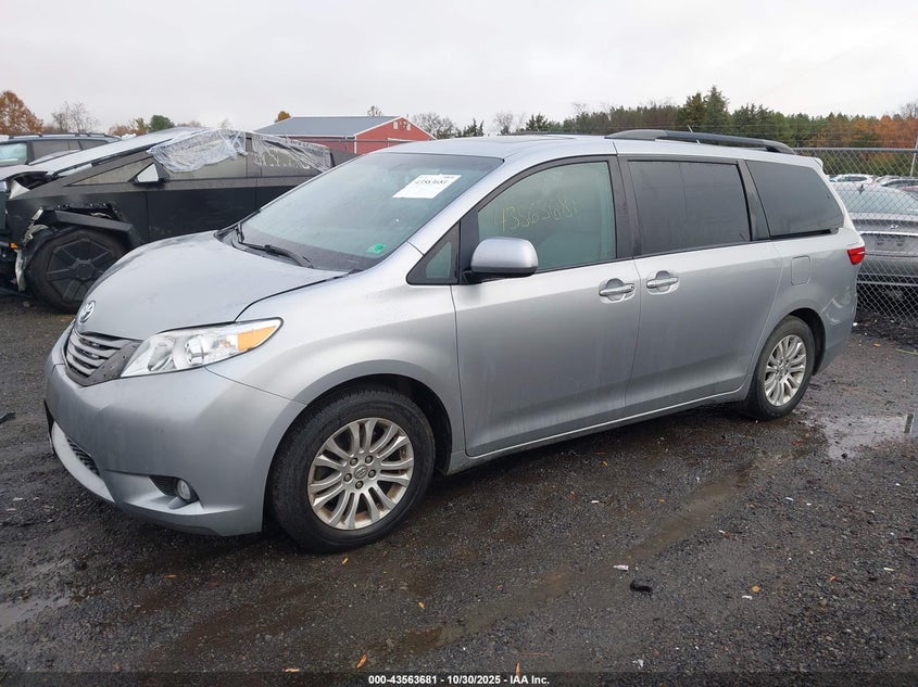 5TDYK3DC5GS721716 2016 TOYOTA SIENNA photo no. 2