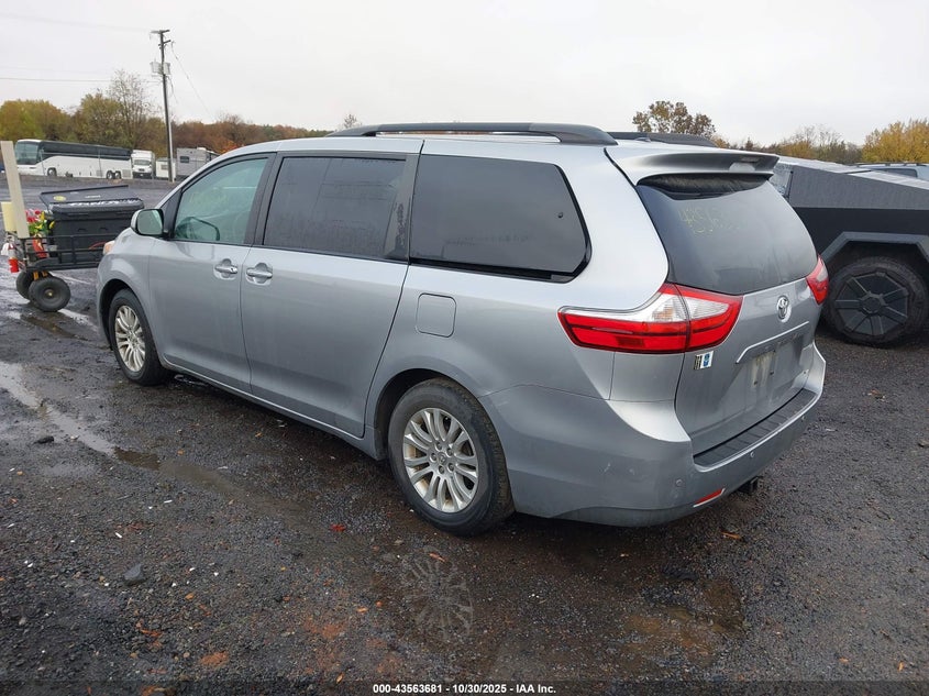 5TDYK3DC5GS721716 2016 TOYOTA SIENNA photo no. 3