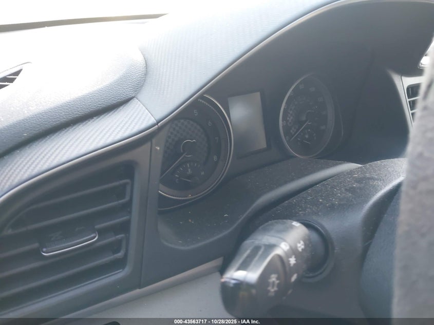 2020 HYUNDAI ELANTRA auction photo 7