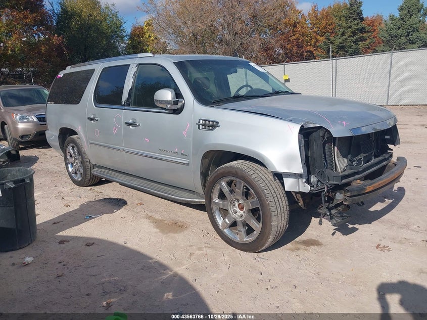 CADILLAC ESCALADE LUXURY
