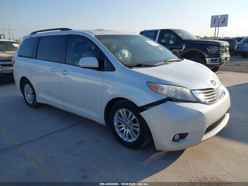 TOYOTA SIENNA - zdjęcie 1