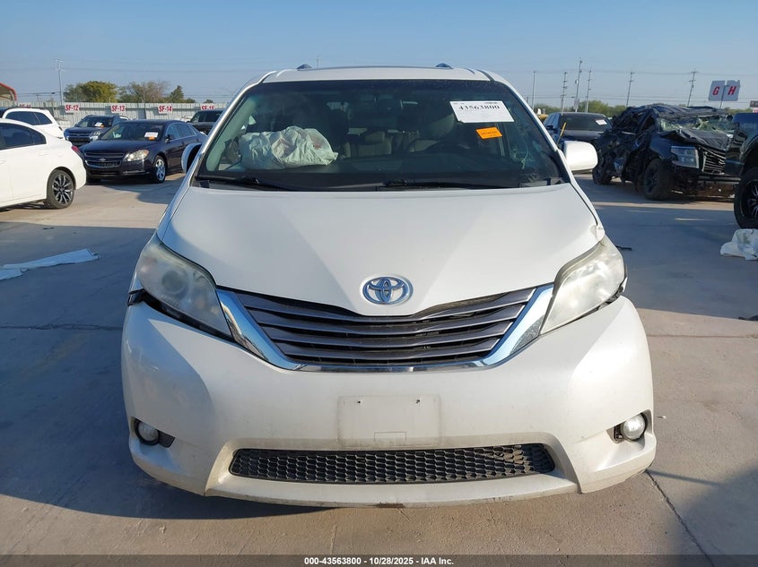 TOYOTA SIENNA - zdjęcie 11