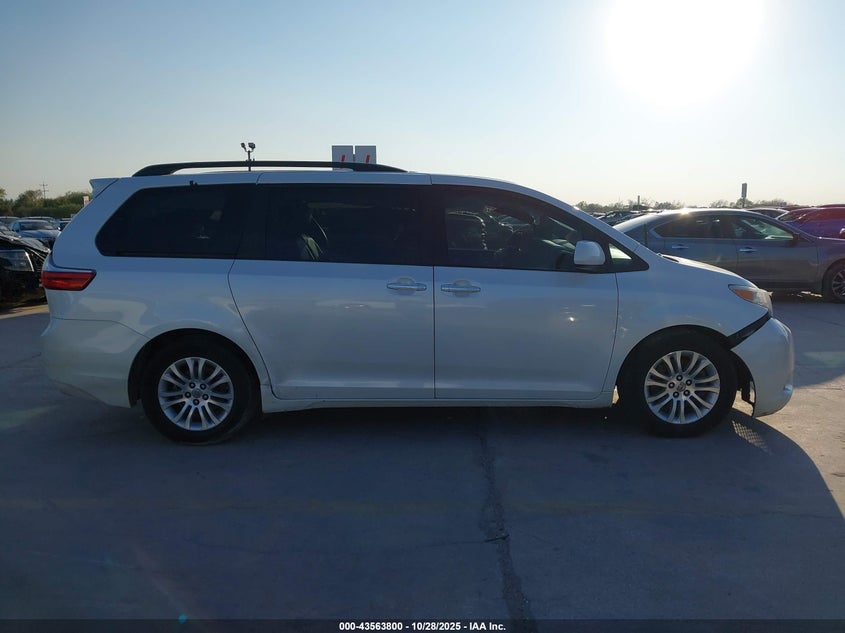 TOYOTA SIENNA - zdjęcie 12
