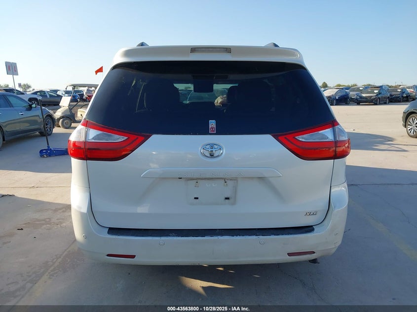 TOYOTA SIENNA - zdjęcie 15
