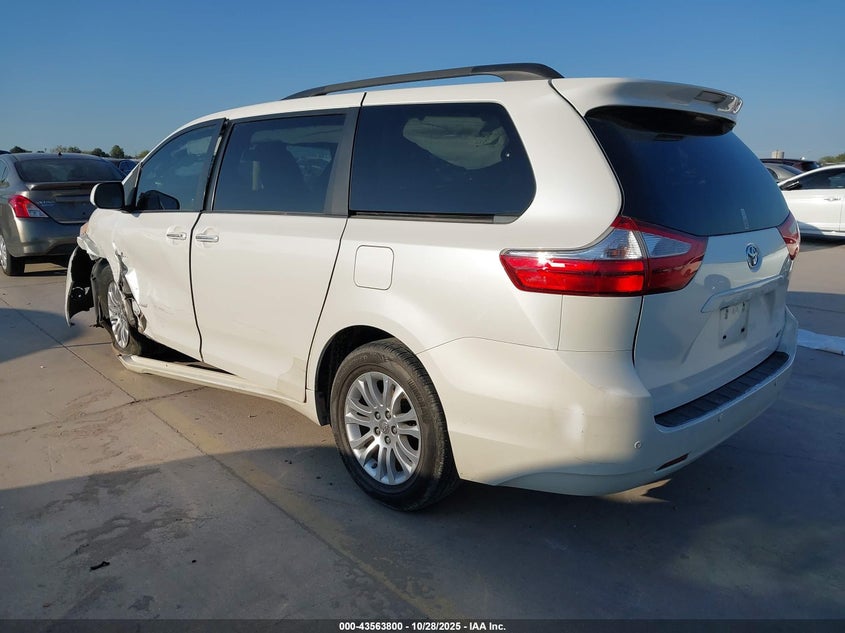TOYOTA SIENNA - zdjęcie 3
