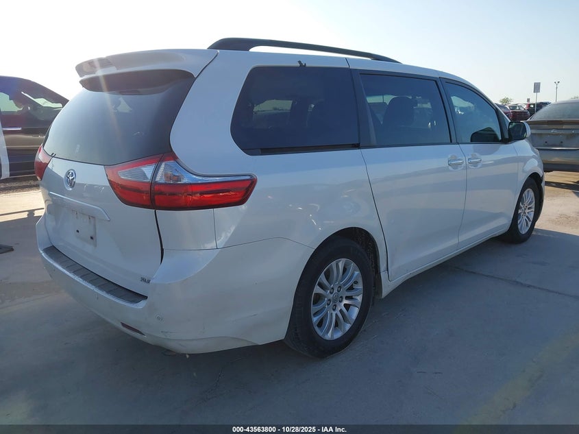 TOYOTA SIENNA - zdjęcie 4