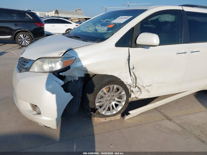 TOYOTA SIENNA - zdjęcie 6