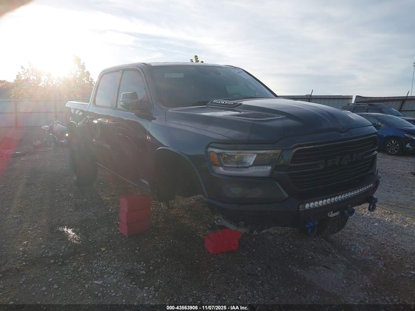 RAM 1500 LARAMIE 4X4 5 7 BOX