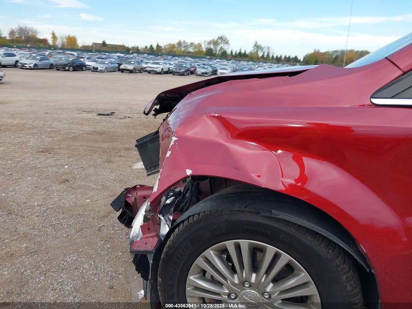 2015 Chrysler Town & Country Touring-L VIN: 2C4RC1CG5FR584164 Lot: 43563941