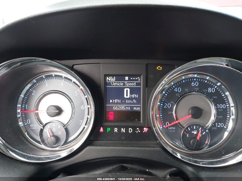 2015 Chrysler Town & Country Touring-L VIN: 2C4RC1CG5FR584164 Lot: 43563941