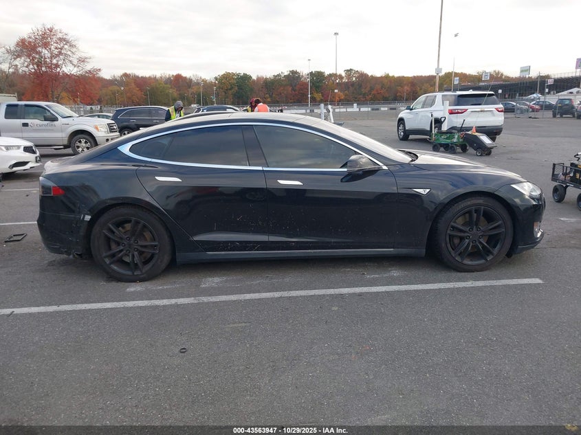 2015 Tesla Model S 70D/85D/P85D VIN: 5YJSA1E20FF117996 Lot: 43563947
