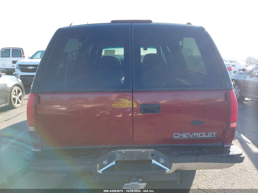 1996 Chevrolet Suburban K1500 VIN: 3GNFK16R9TG163690 Lot: 43563978