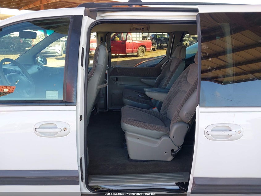 2000 Dodge Grand Caravan Se VIN: 1B4GP44G4YB581993 Lot: 43564036