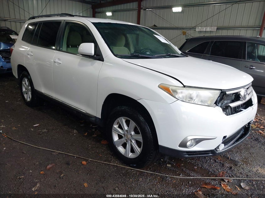 TOYOTA HIGHLANDER BASE PLUS V6