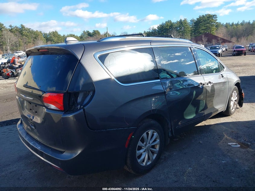 2019 Chrysler Pacifica Touring L VIN: 2C4RC1BG1KR625112 Lot: 43564092