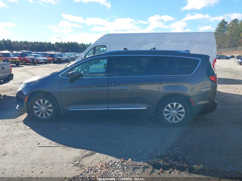 2019 Chrysler Pacifica Touring L VIN: 2C4RC1BG1KR625112 Lot: 43564092