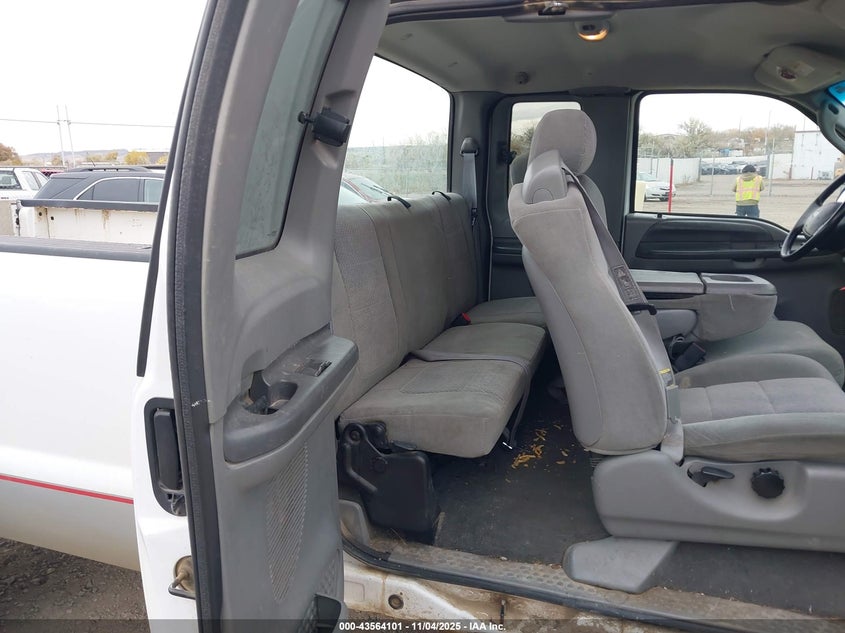 2004 Ford F-350 Lariat/Xl/Xlt VIN: 1FTSX31P54EB20340 Lot: 43564101