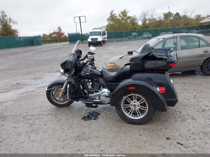 2022 Harley-Davidson Flhtcutg VIN: 1HD1MAF14NB858368 Lot: 43564207