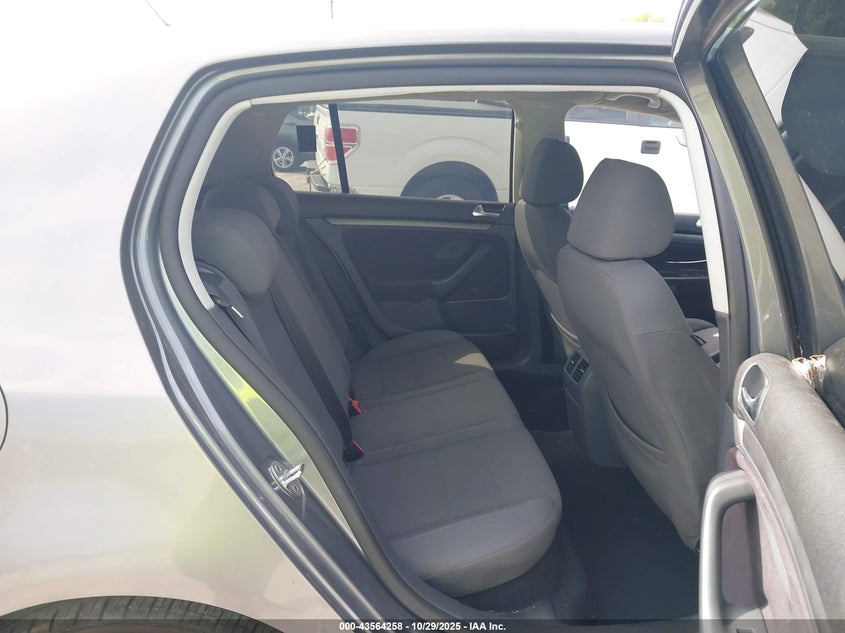 2007 Volkswagen Rabbit 4-Door VIN: WVWCR71K77W131185 Lot: 43564258