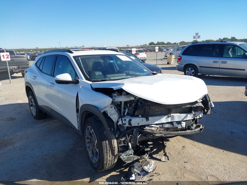 CHEVROLET TRAX FWD LT