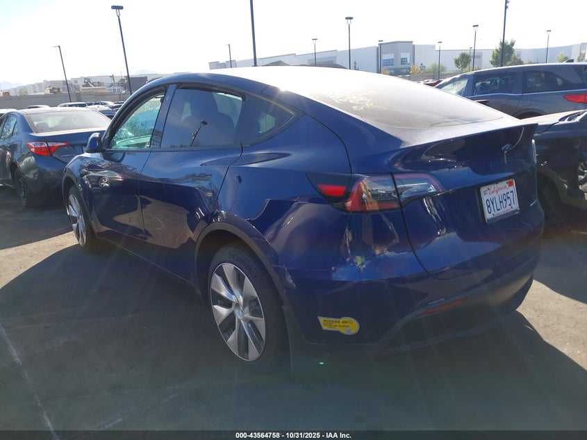 2021 Tesla Model Y Long Range Dual Motor All-Wheel Drive VIN: 5YJYGAEE7MF270780 Lot: 43564758