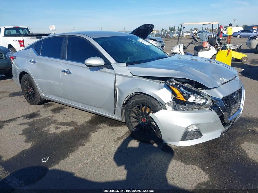 NISSAN ALTIMA SV FWD