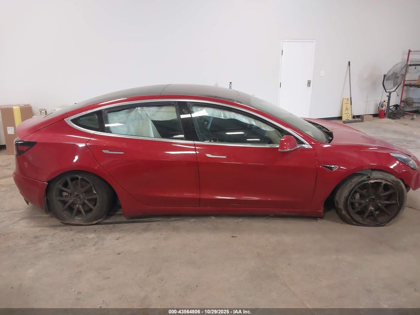 2018 Tesla Model 3 Long Range/Performance VIN: 5YJ3E1EB8JF054521 Lot: 43564806