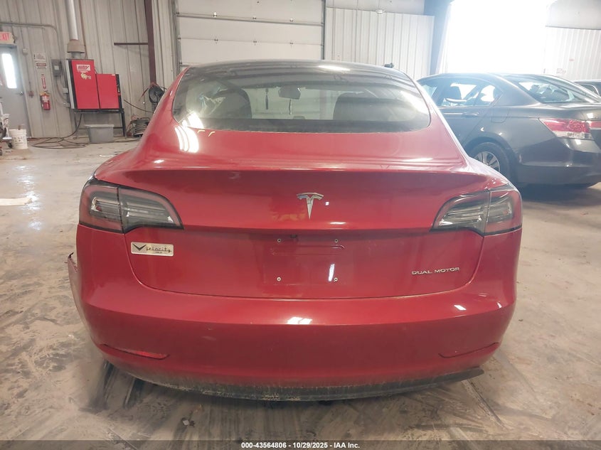 2018 Tesla Model 3 Long Range/Performance VIN: 5YJ3E1EB8JF054521 Lot: 43564806