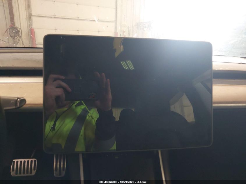 2018 Tesla Model 3 Long Range/Performance VIN: 5YJ3E1EB8JF054521 Lot: 43564806