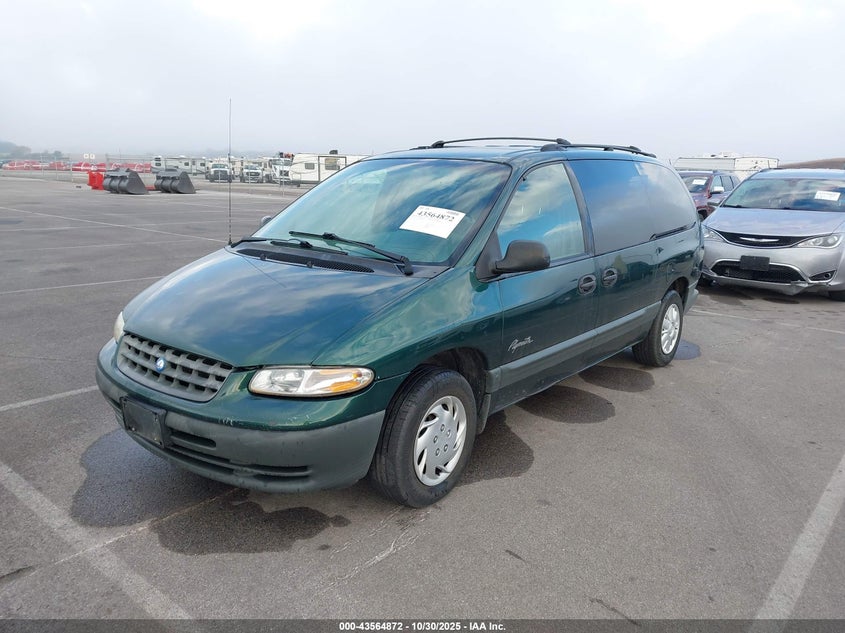1P4GP44G3WB560984 1998 PLYMOUTH VOYAGER photo no. 2