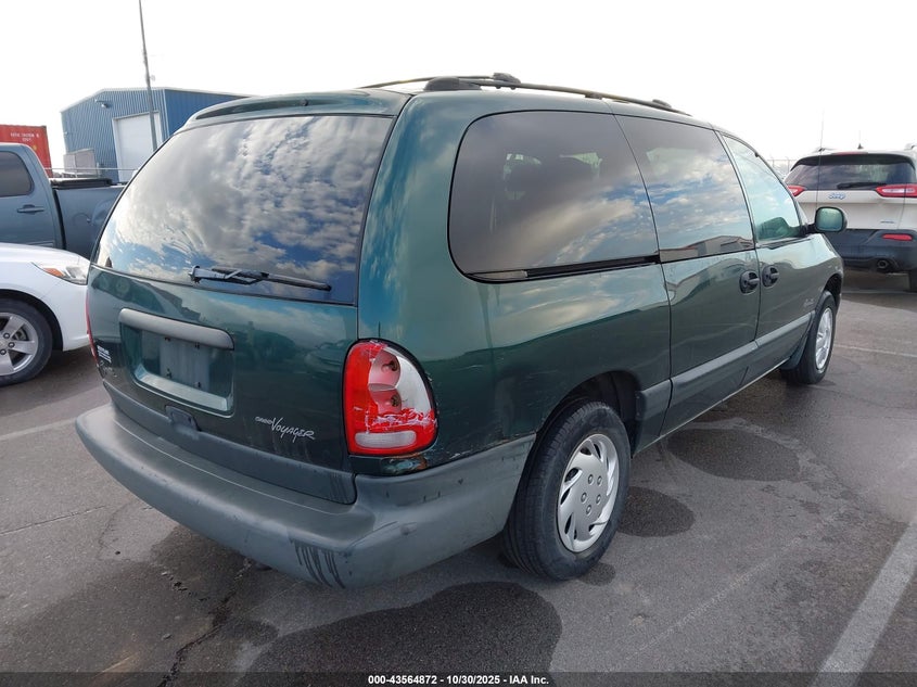 1P4GP44G3WB560984 1998 PLYMOUTH VOYAGER photo no. 4