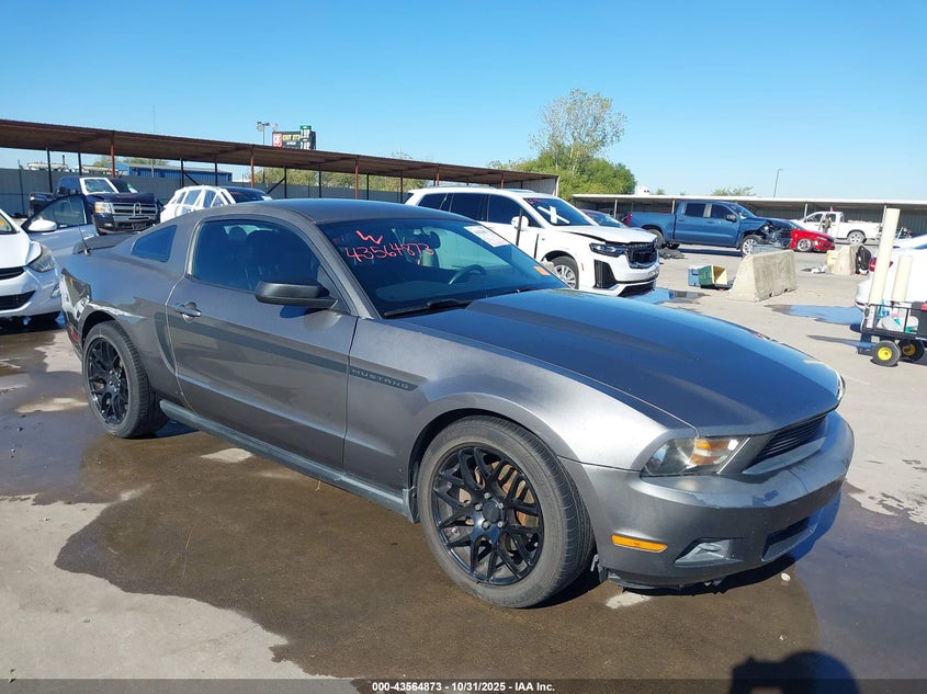 FORD MUSTANG V6 PREMIUM